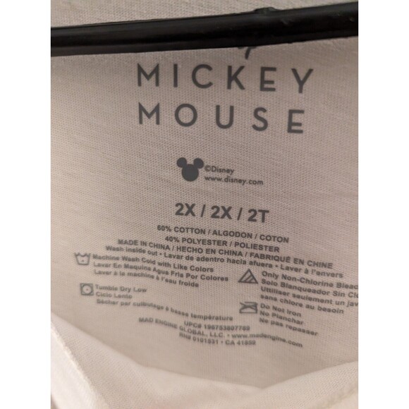 Plus Size Mickey Mouse and Minnie Mouse Seasons Greetings Graphic Tee Size 2XL - Picture 3 of 3